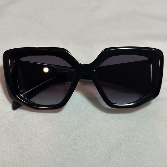 Prada SPR 14Z sunglasses - Picture 7 of 16